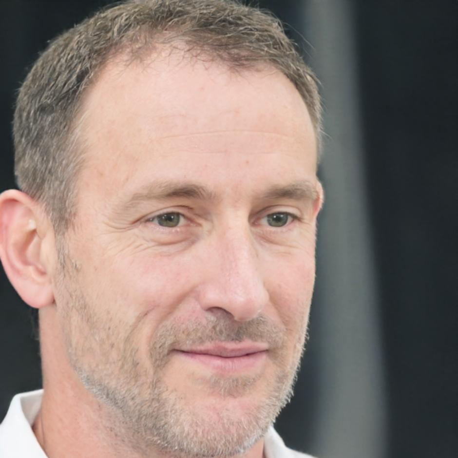 Casimir Thornfield, Senior Business Strategy Mentor